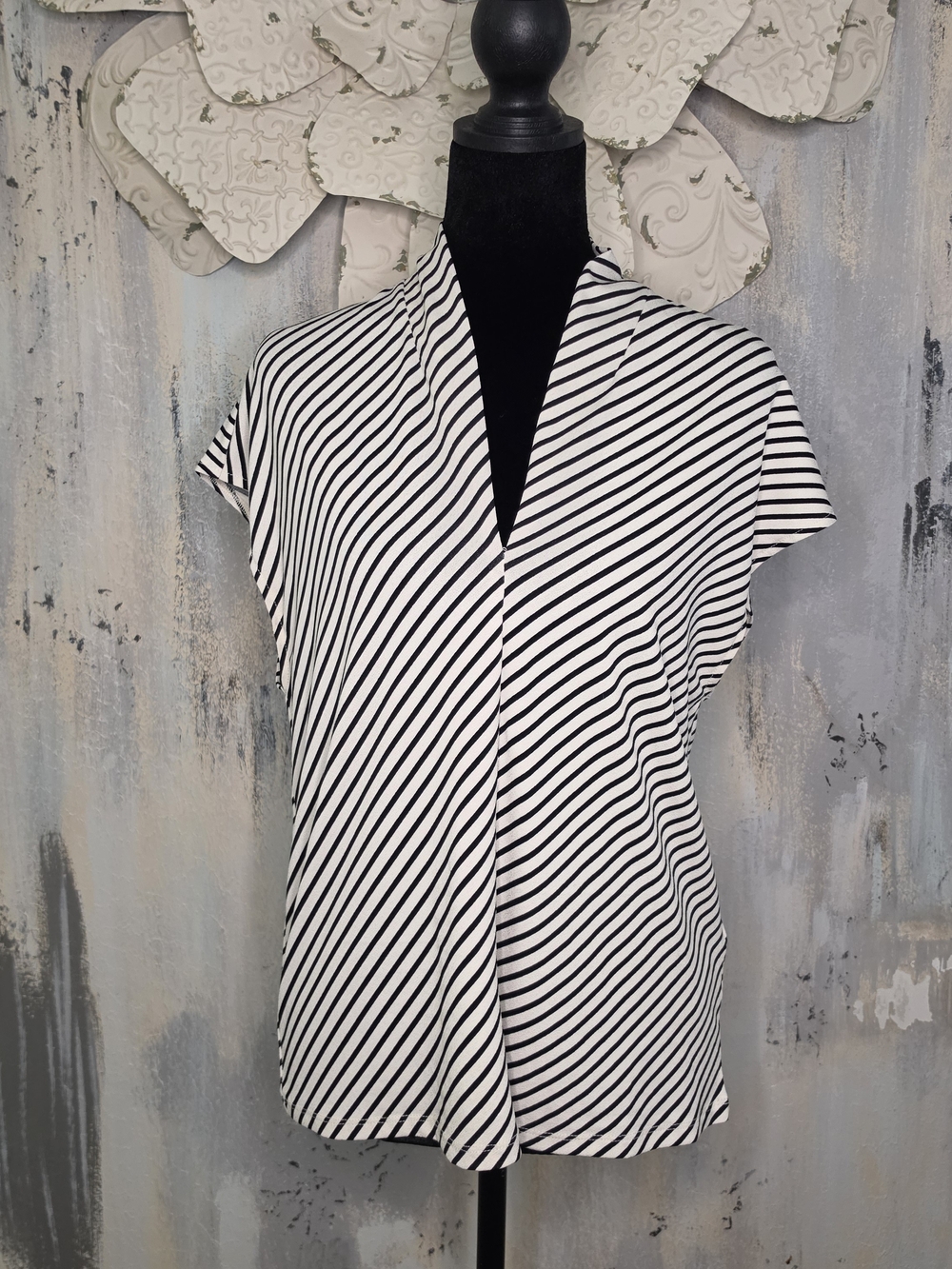 H&M Black and Cream Diagonal Stripe V-neck Size Small Blouse